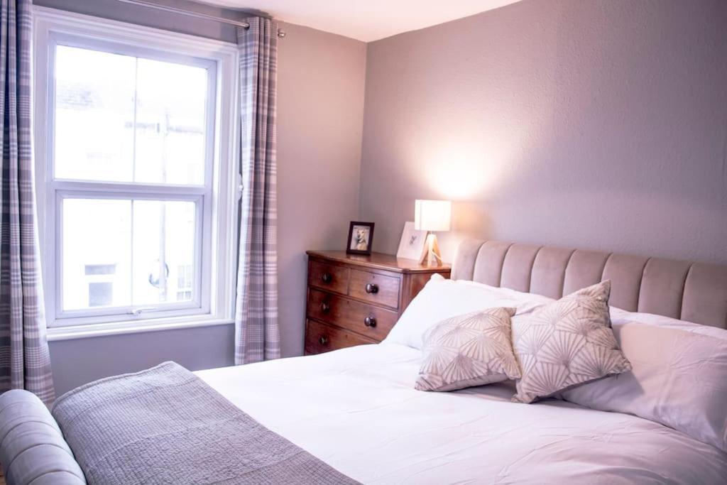 Lovely 3 Bed House In The Heart Of Cheltenham Exterior foto