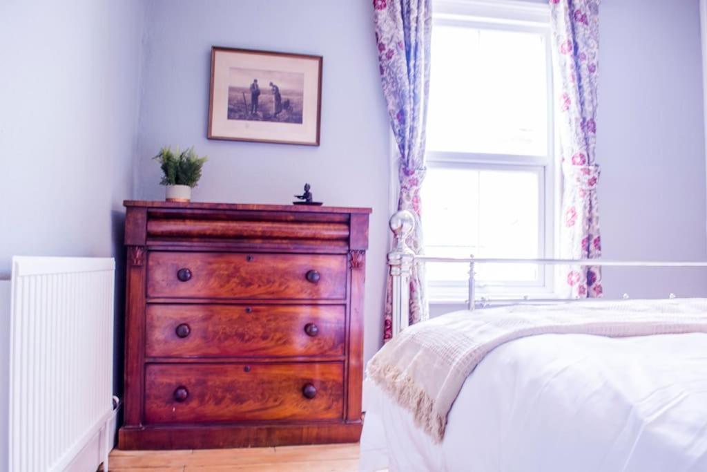 Lovely 3 Bed House In The Heart Of Cheltenham Exterior foto