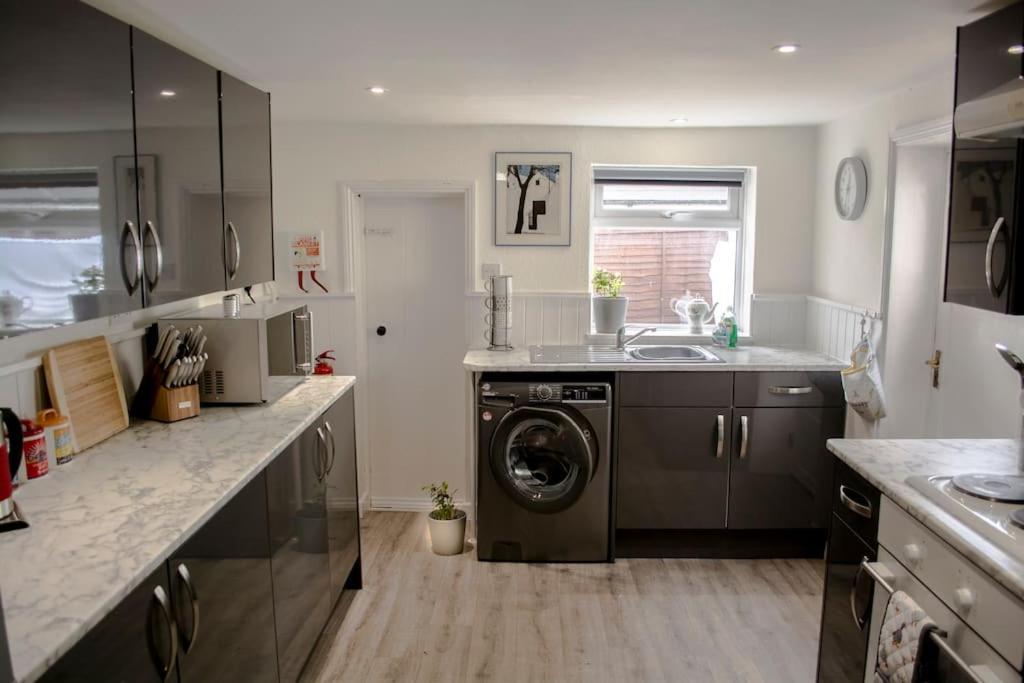 Lovely 3 Bed House In The Heart Of Cheltenham Exterior foto